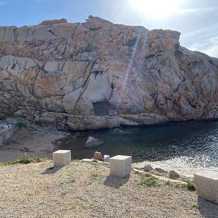Appartamento Il Caracolo A Cala Francese 라마달레나 외부 사진